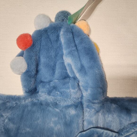 pillowfort  pom hooded blanket. - Picture 3 of 10